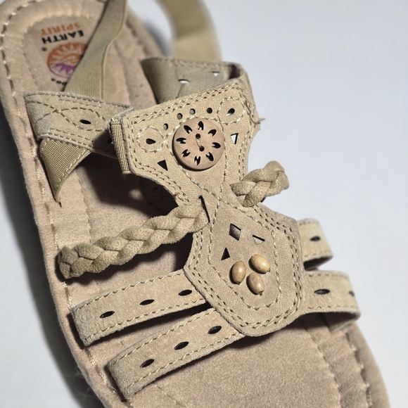 Earth Spirit Women's 8.5 Tan Sandals w/ Beaded Details In EXCELLENT CONDITION - Picture 5 of 11